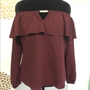 Trendy Is off the shoulder blouse